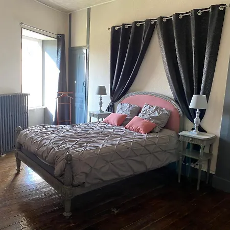 Tour Du Chateau De Gondole Apartment *