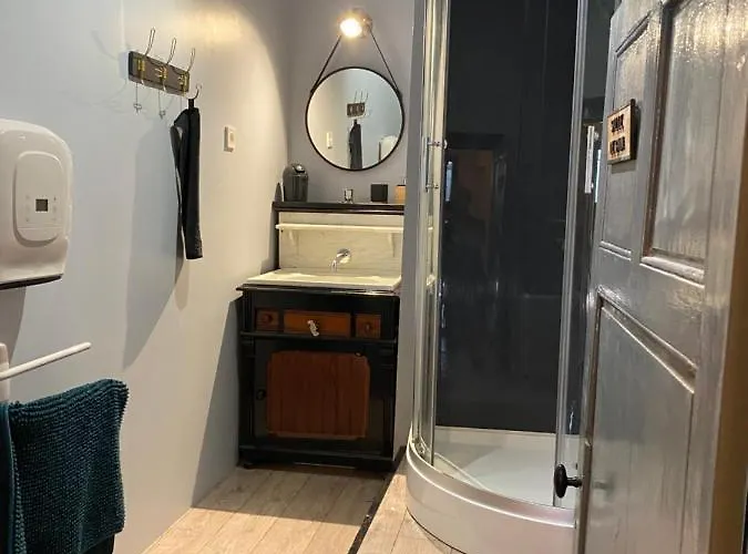 Tour Du Château De Gondole Le Cendre